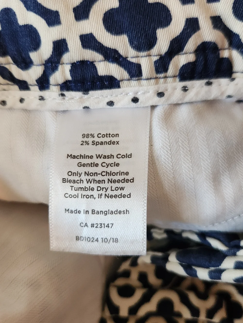 Talbots Perfect Shorts‎ Navy and White Geometric Design, Size 2, 10.5 Inseam